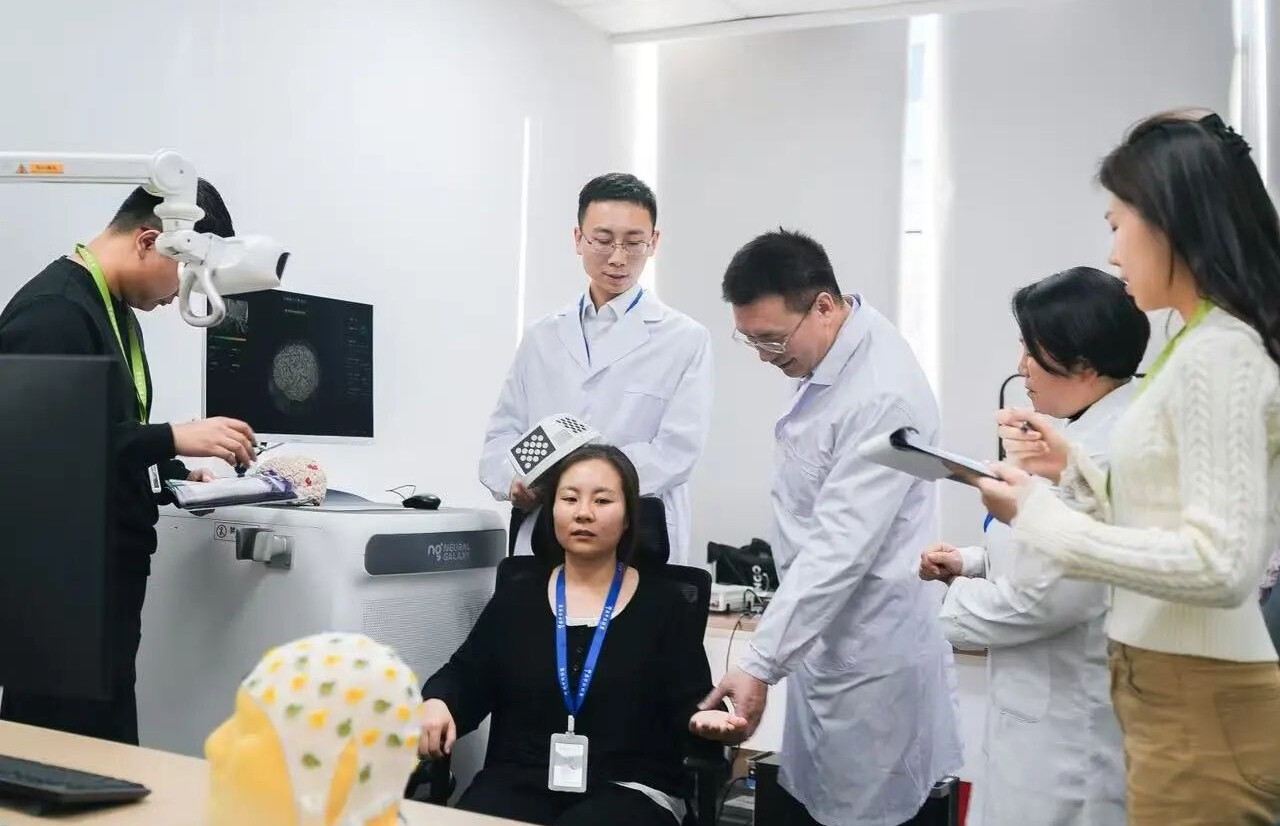 登顶《自然》！中国科学家破解帕金森病治疗机制，银河脑科学率先实现临床转化